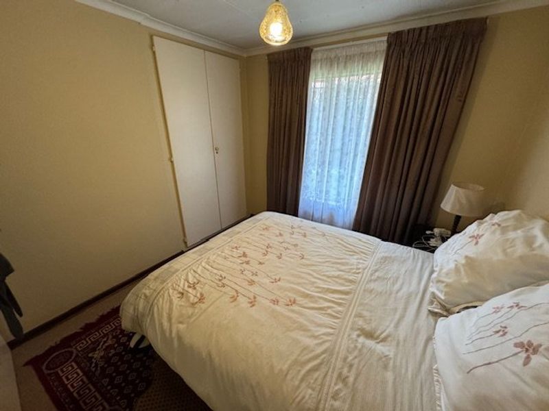 Spacious Family Home with Modern Amenities - Photo 9