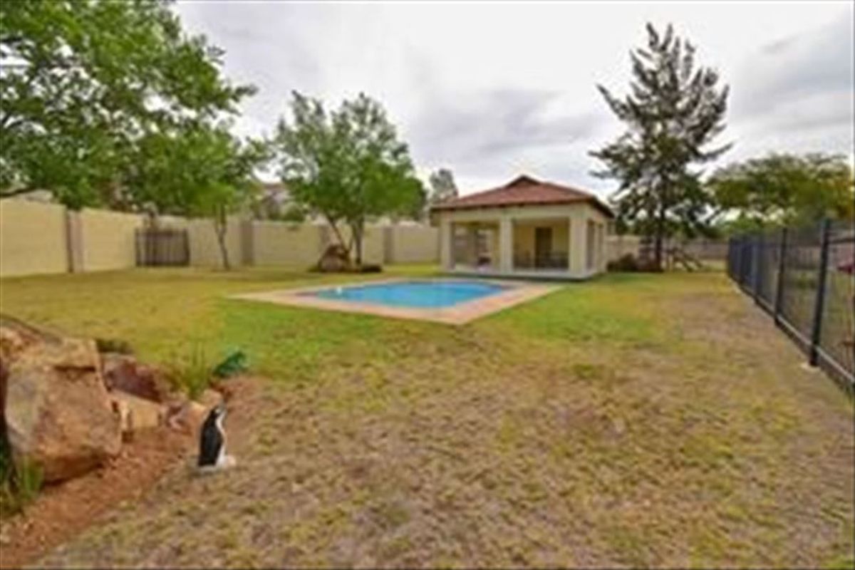 2 Bed Apartment in Morehill for Sale - Photo 3