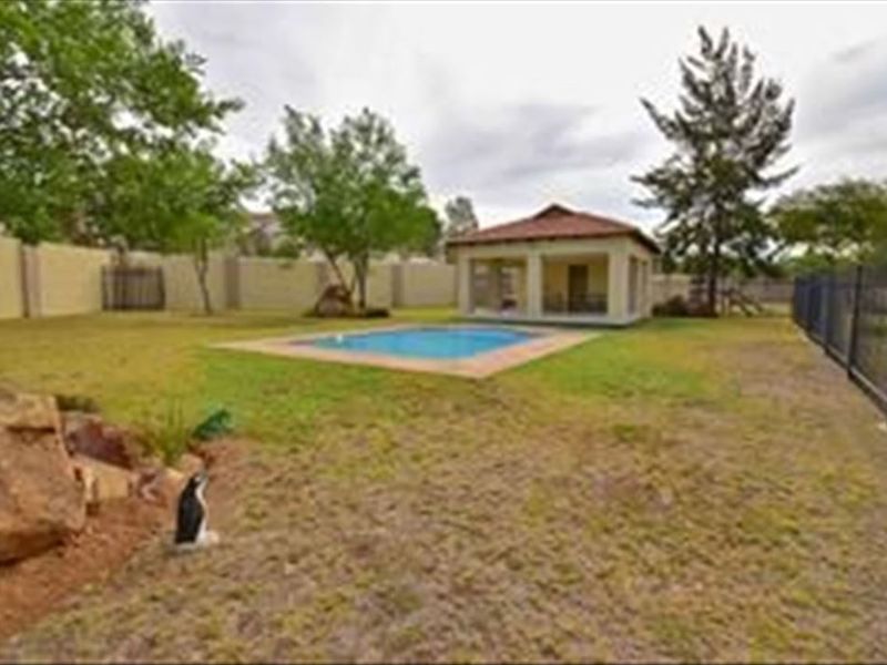 2 Bed Apartment in Morehill for Sale - Photo 3