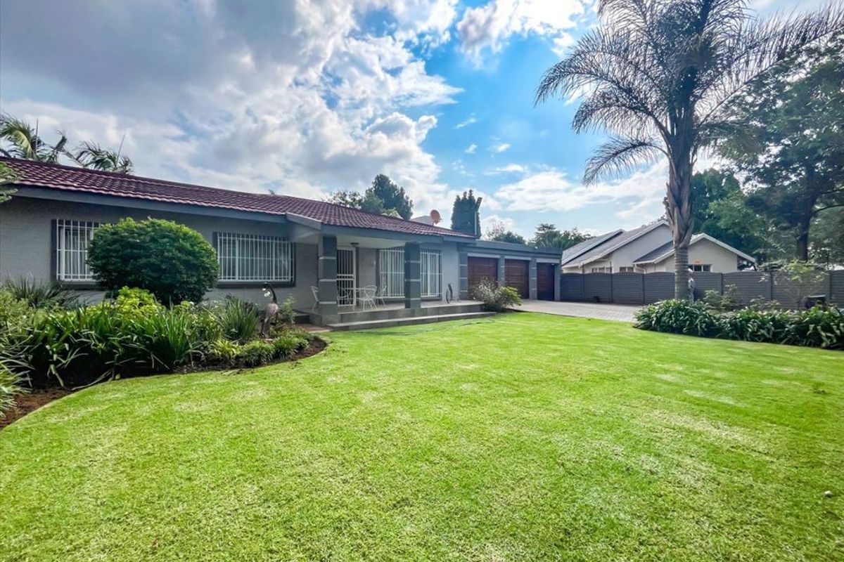 Spacious Family Home with Ample Parking - Photo 3