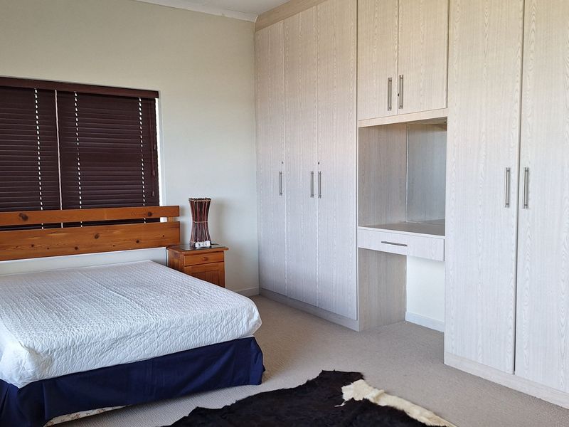 Coastal Oasis: 3 Bedroom, 2 Bathroom Home with Open Concept Living. - Photo 7