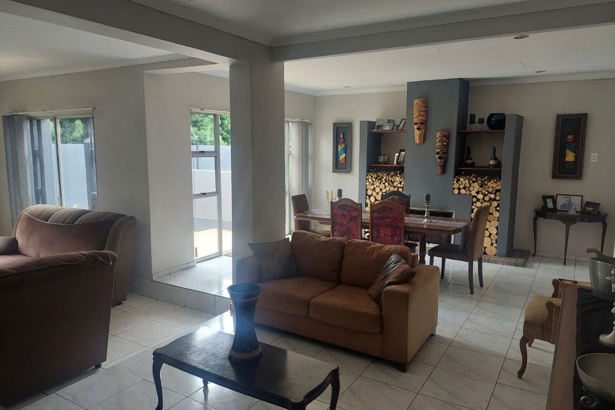 Dream Home with Space, Style & Ultimate Comfort! - Photo 5