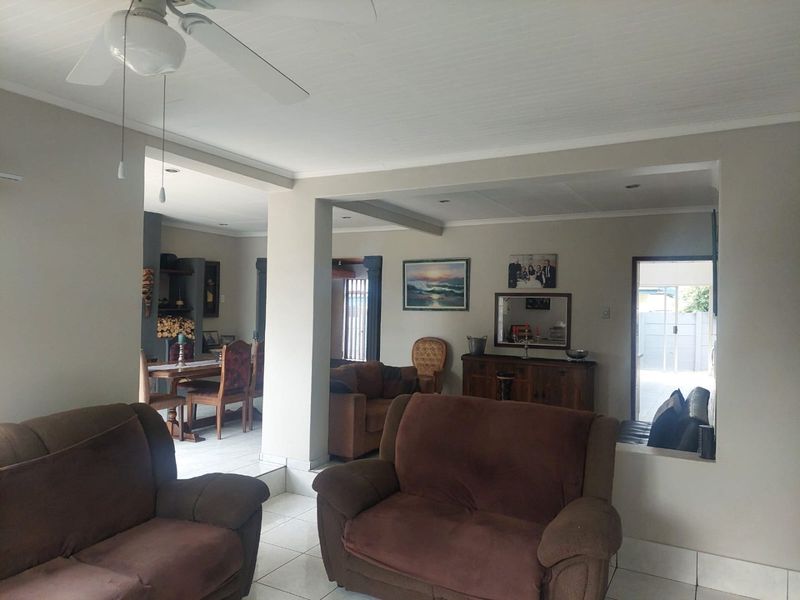 Dream Home with Space, Style & Ultimate Comfort! - Photo 8