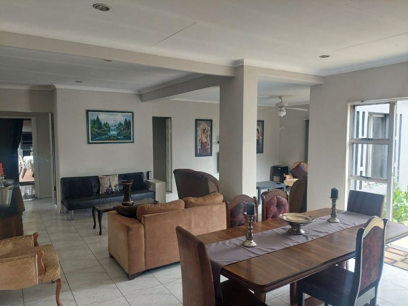 Dream Home with Space, Style & Ultimate Comfort! - Photo 6