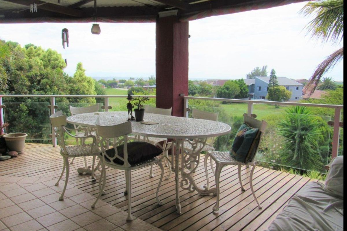 Spacious 4-Bedroom Home with Scenic Views Near Lower Point Beach – Jeffreys Bay - Photo 3