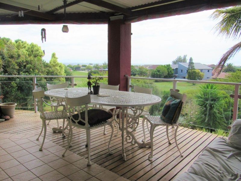 Spacious 4-Bedroom Home with Scenic Views Near Lower Point Beach – Jeffreys Bay - Photo 3