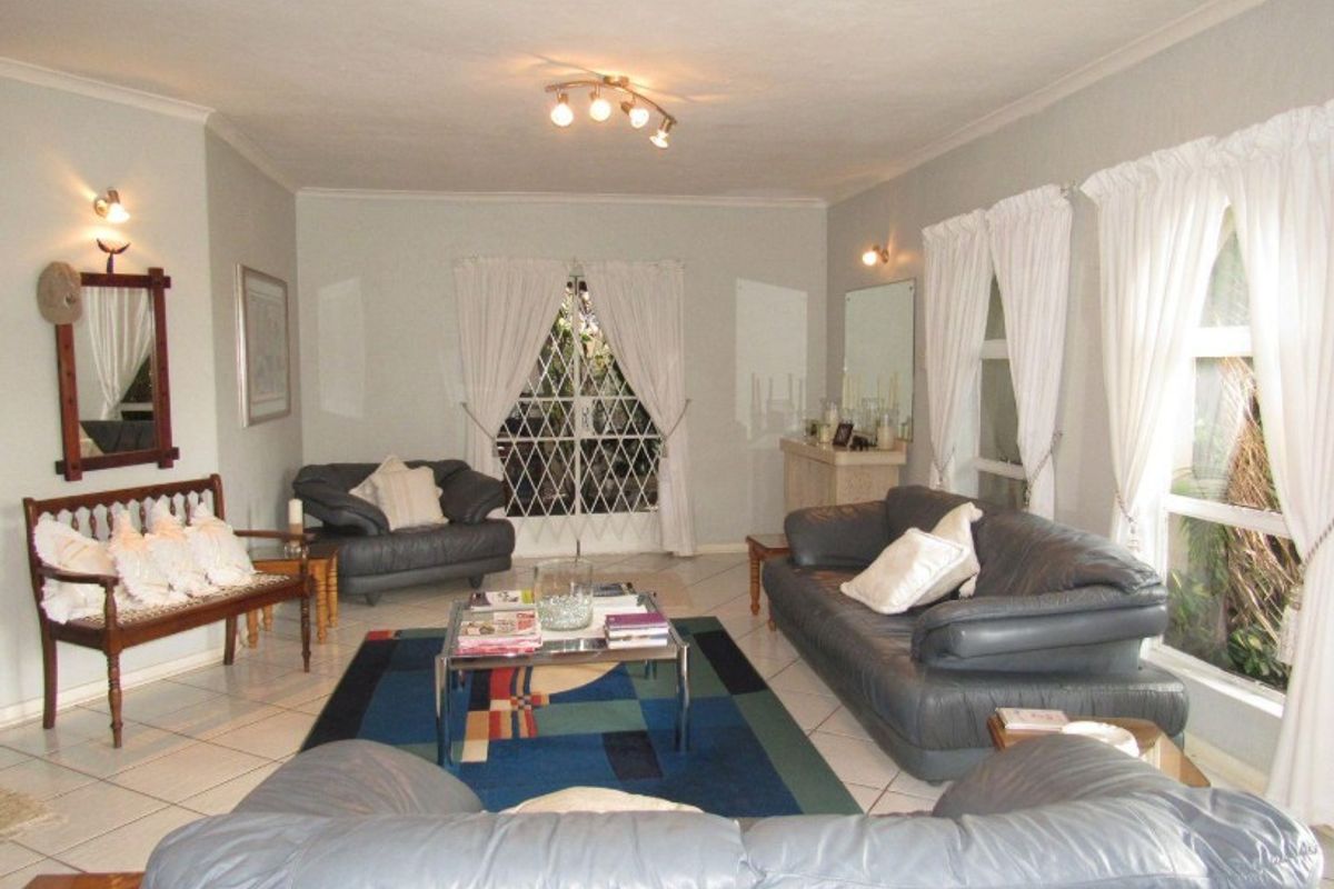 Spacious 4-Bedroom Home with Scenic Views Near Lower Point Beach – Jeffreys Bay - Photo 5