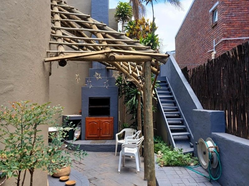 Spacious 4-Bedroom Home with Scenic Views Near Lower Point Beach – Jeffreys Bay - Photo 2