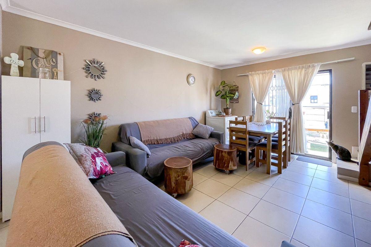 Modern Comfort Meets Stylish Living - Photo 3