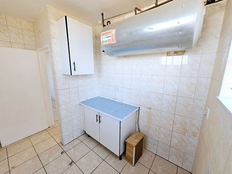 3 Bedroom 1 Bathroom Ground Floor unit in Bangladesh Heights, Laudium - Photo 8