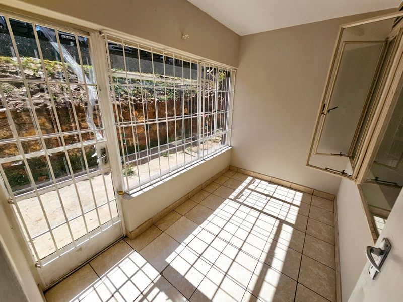 3 Bedroom 1 Bathroom Ground Floor unit in Bangladesh Heights, Laudium - Photo 9