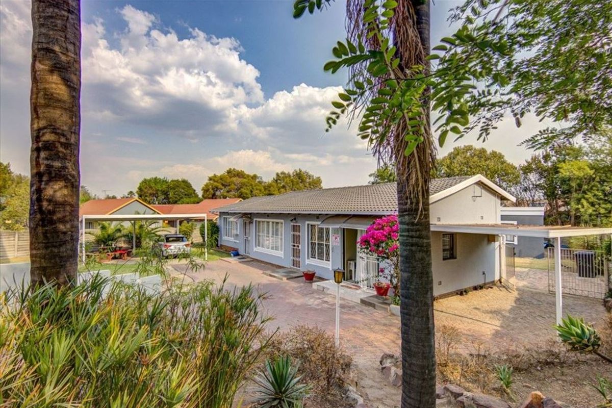 Versatile Family Home with Excellent Amenities - Photo 3