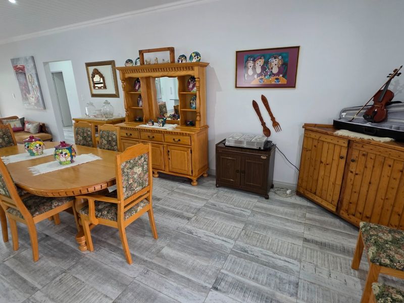 Beautiful House... Spacious Living Area... Spacious Bedrooms... Perfect Location !!! - Photo 10