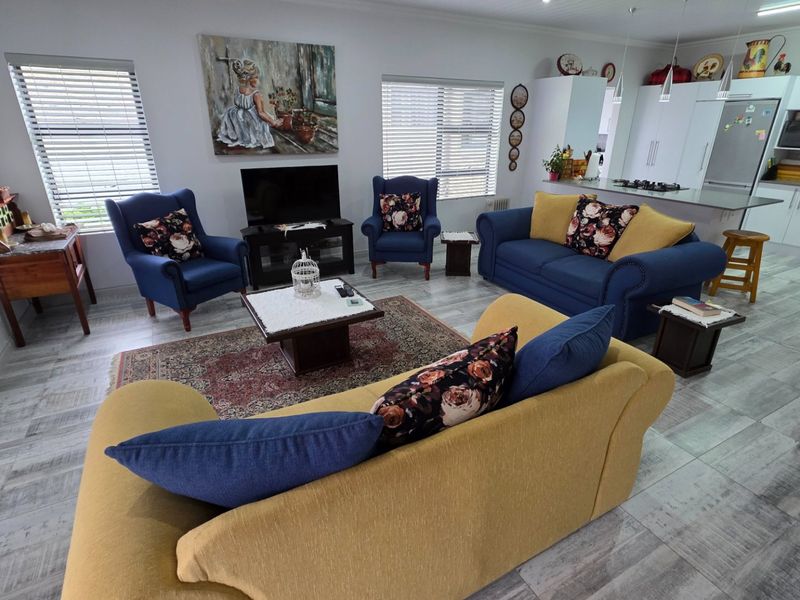 Beautiful House... Spacious Living Area... Spacious Bedrooms... Perfect Location !!! - Photo 9