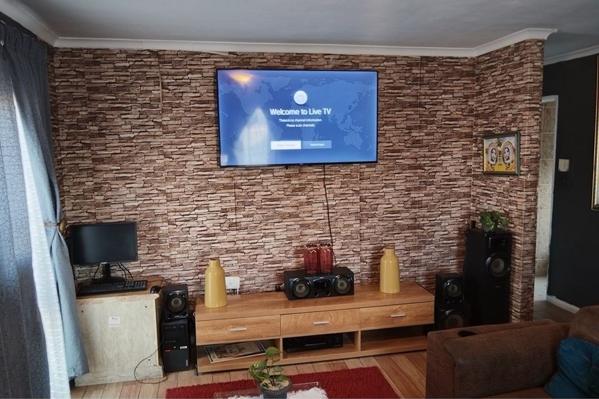 Cozy 2-Bedroom Family Home in Good Condition - Photo 5