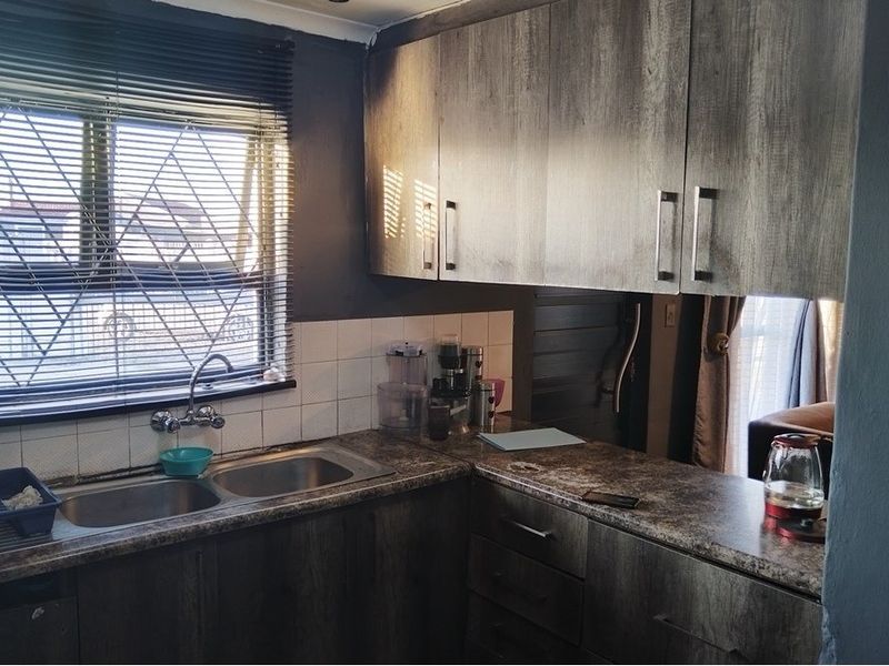 Cozy 2-Bedroom Family Home in Good Condition - Photo 7