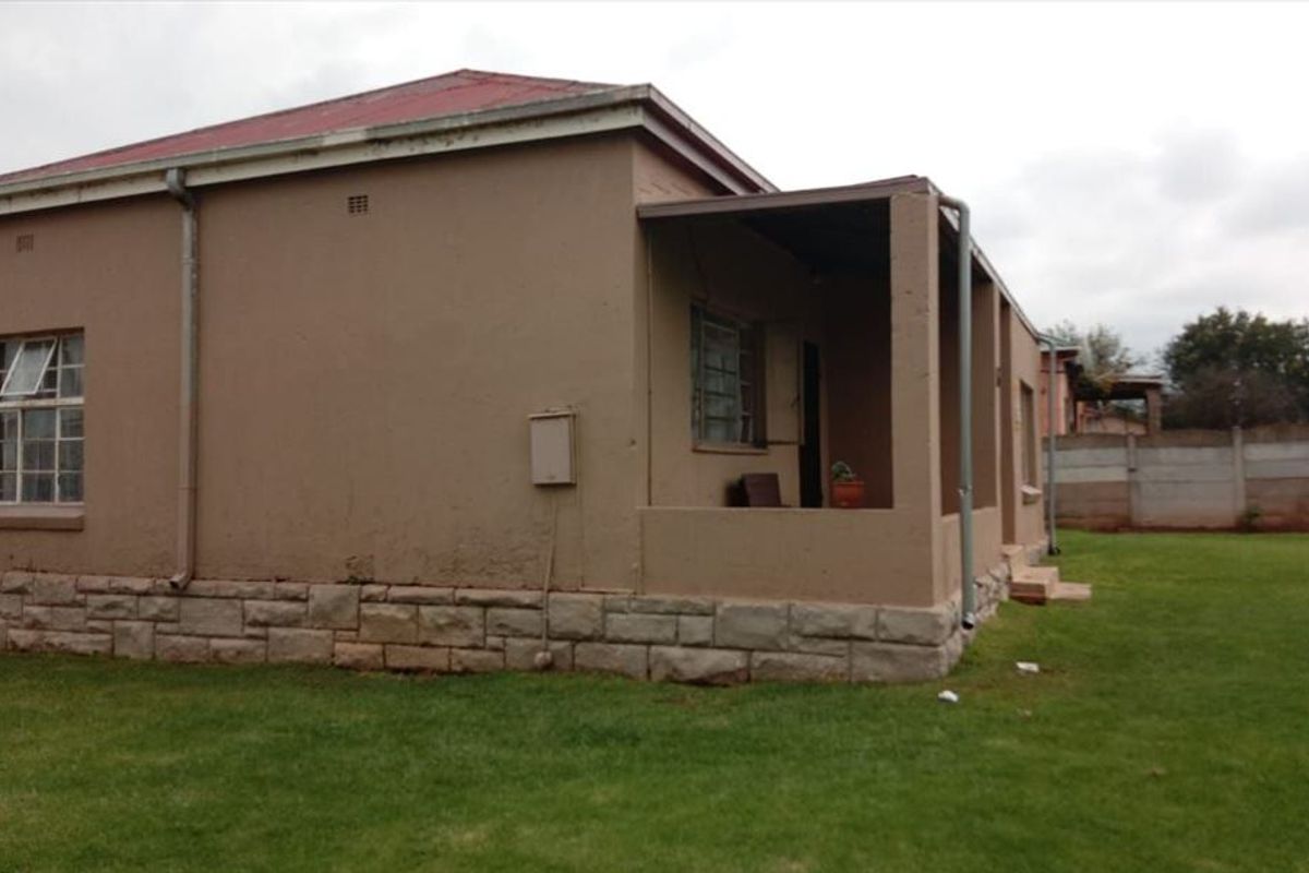 2 Bed House in Brakpan Central for Sale - Photo 3