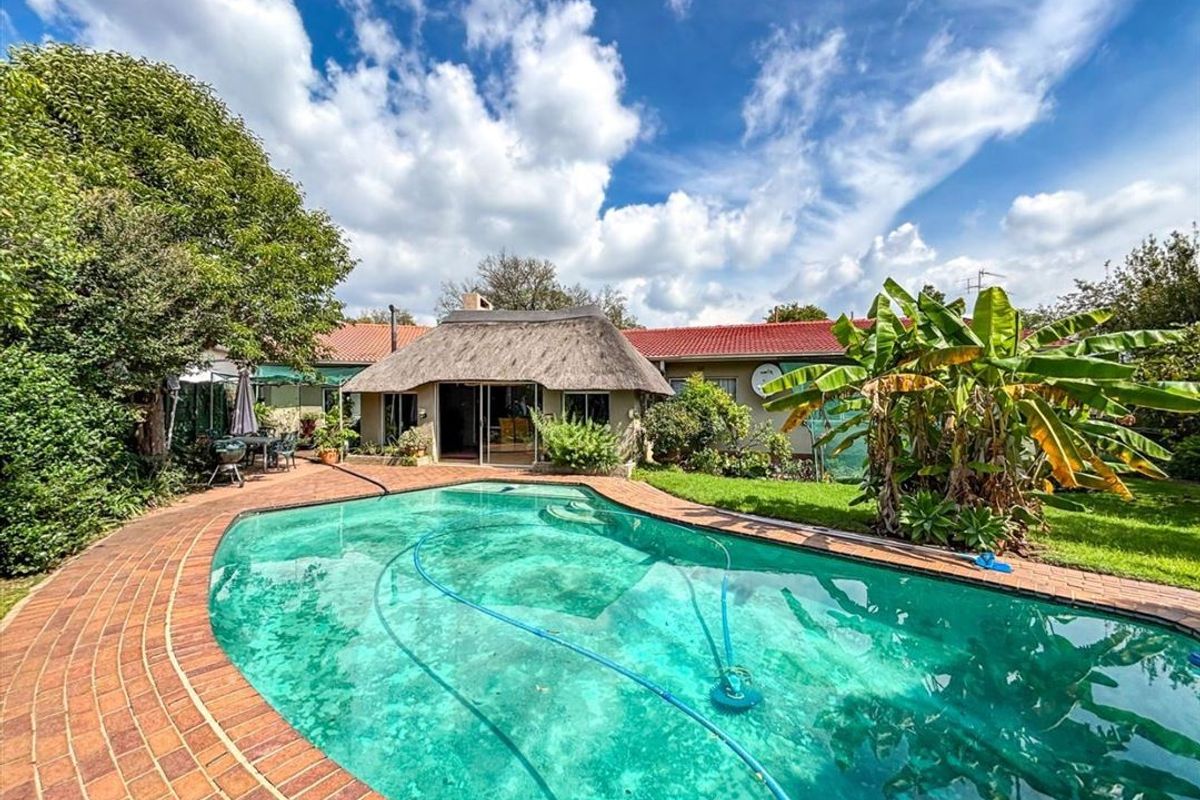 Elegant Family Home with Modern Amenities - Photo 3