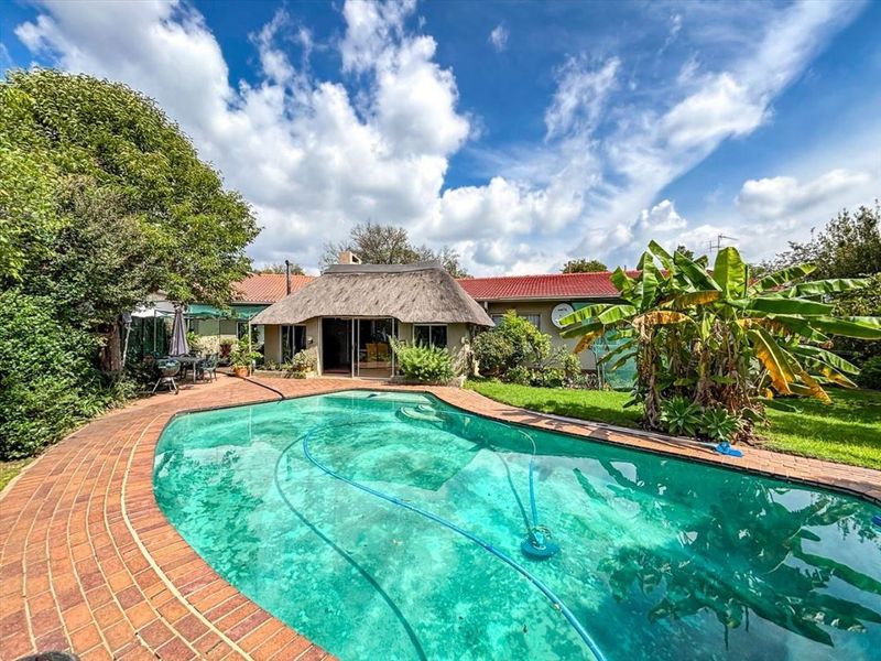 Elegant Family Home with Modern Amenities - Photo 3