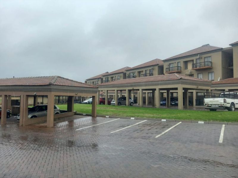 Cozy and Practical Living Space - Photo 3