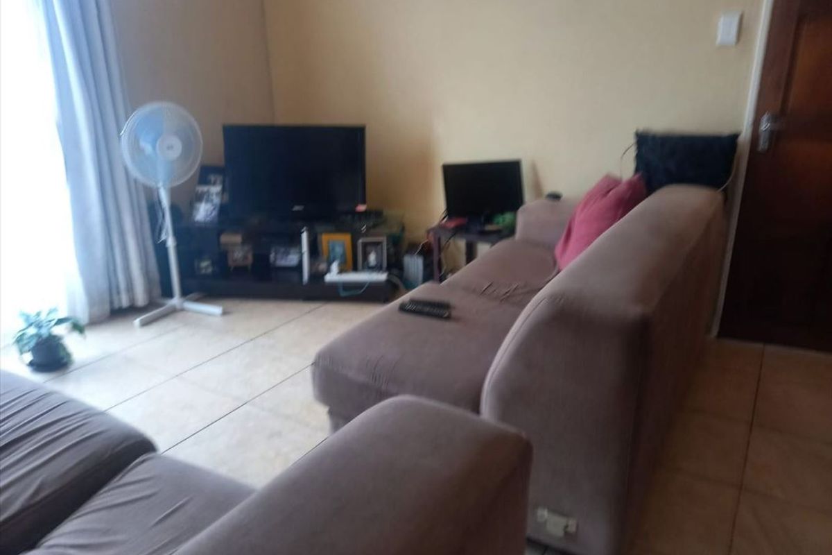 Cozy and Practical Living Space - Photo 2