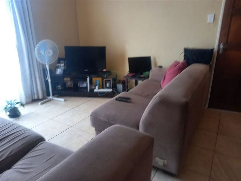 Cozy and Practical Living Space - Photo 2