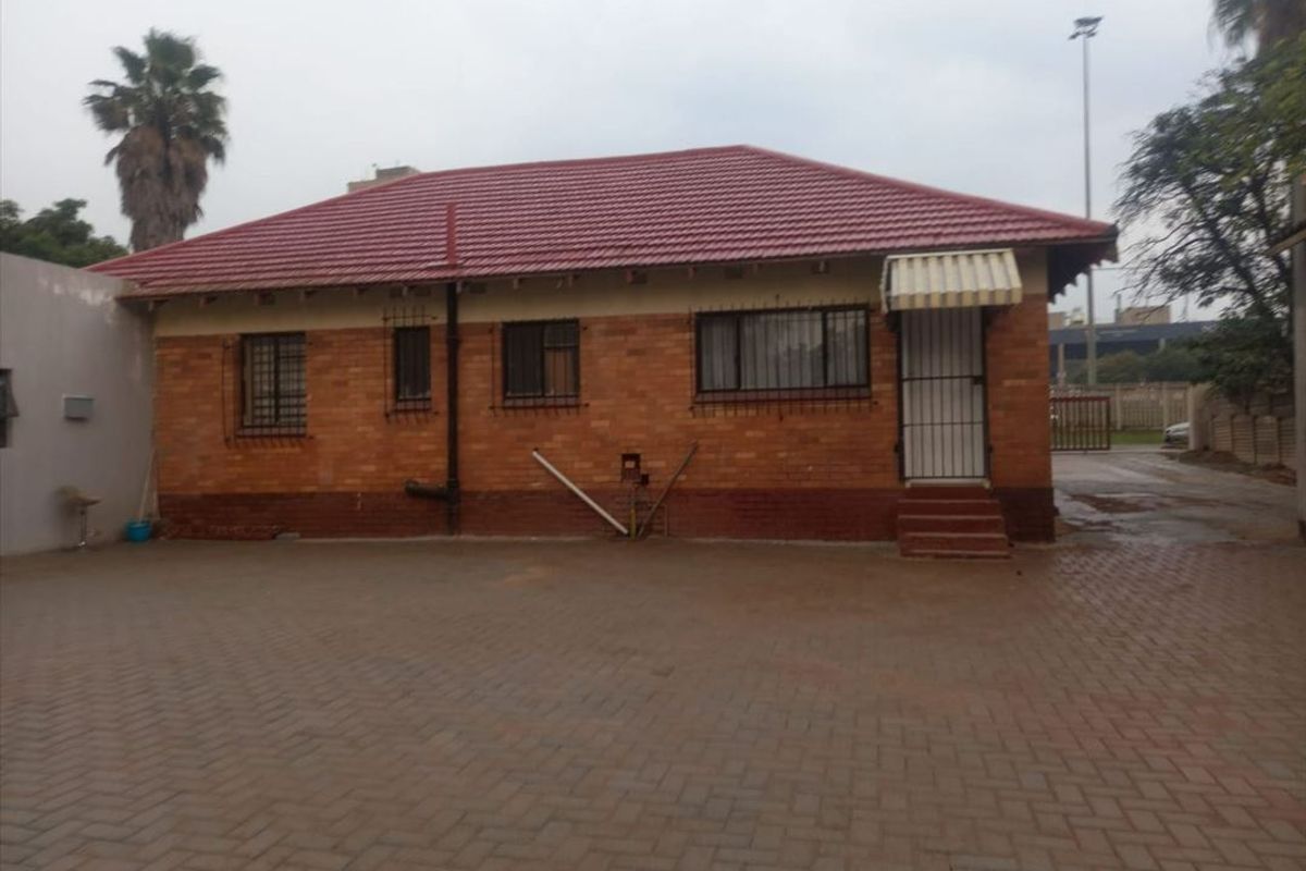Convenient Property Near OR Tambo with Ample Staff Quarters - Photo 3