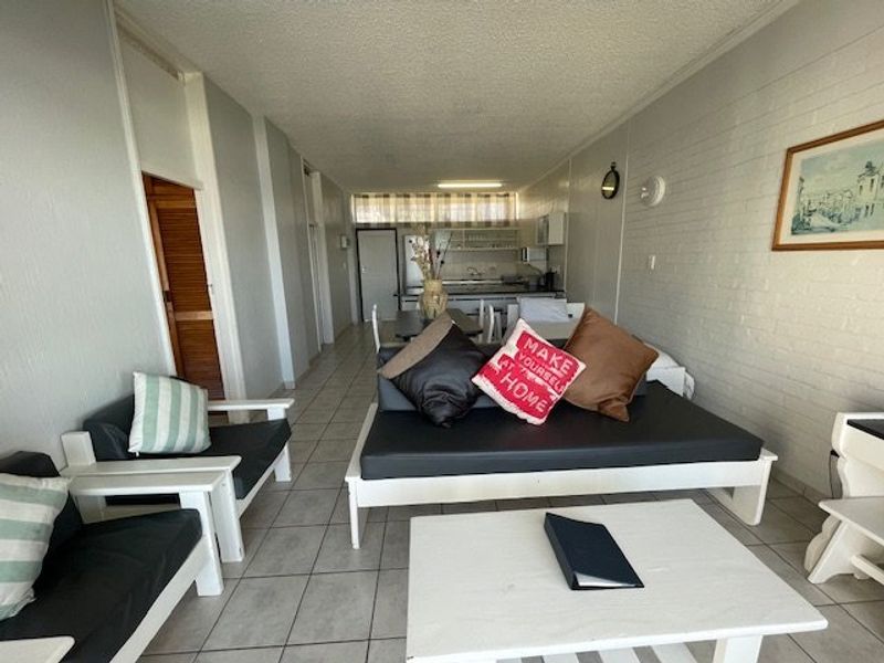 Stunning 2-Bedroom Seaview Unit In Seagull, Margate - Photo 4