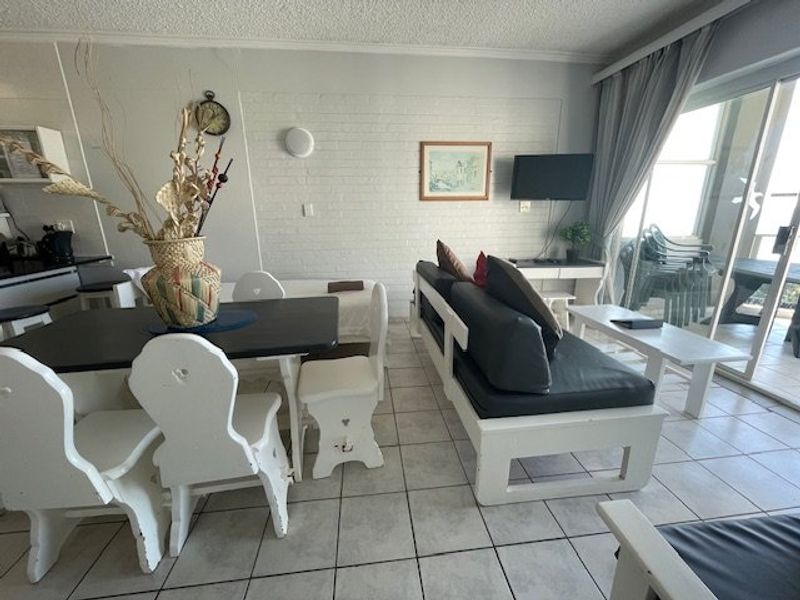 Stunning 2-Bedroom Seaview Unit In Seagull, Margate - Photo 5