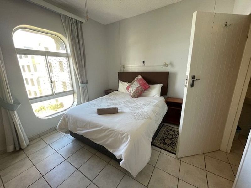 Stunning 2-Bedroom Seaview Unit In Seagull, Margate - Photo 7