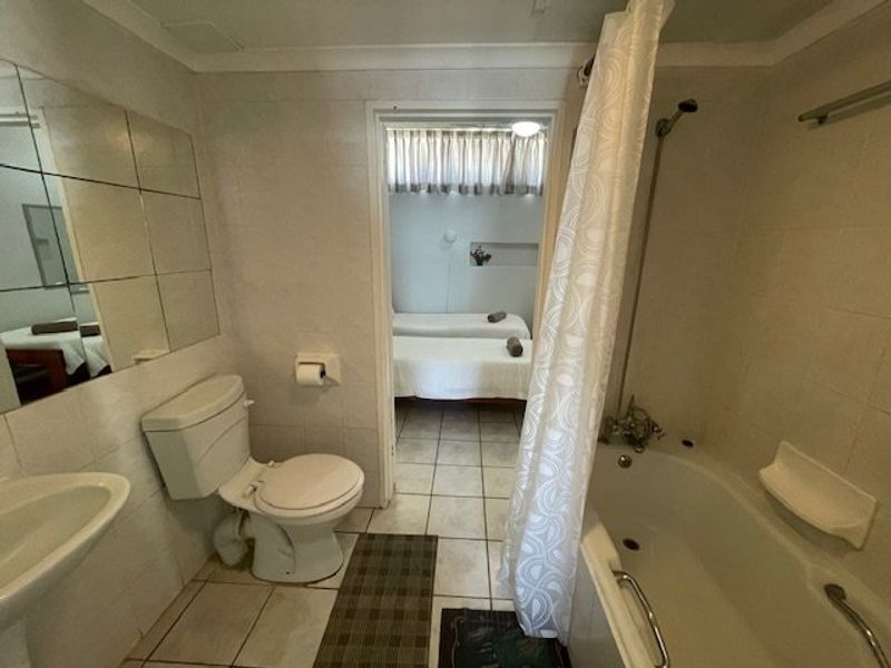 Stunning 2-Bedroom Seaview Unit In Seagull, Margate - Photo 8