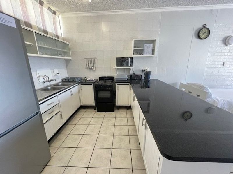 Stunning 2-Bedroom Seaview Unit In Seagull, Margate - Photo 6