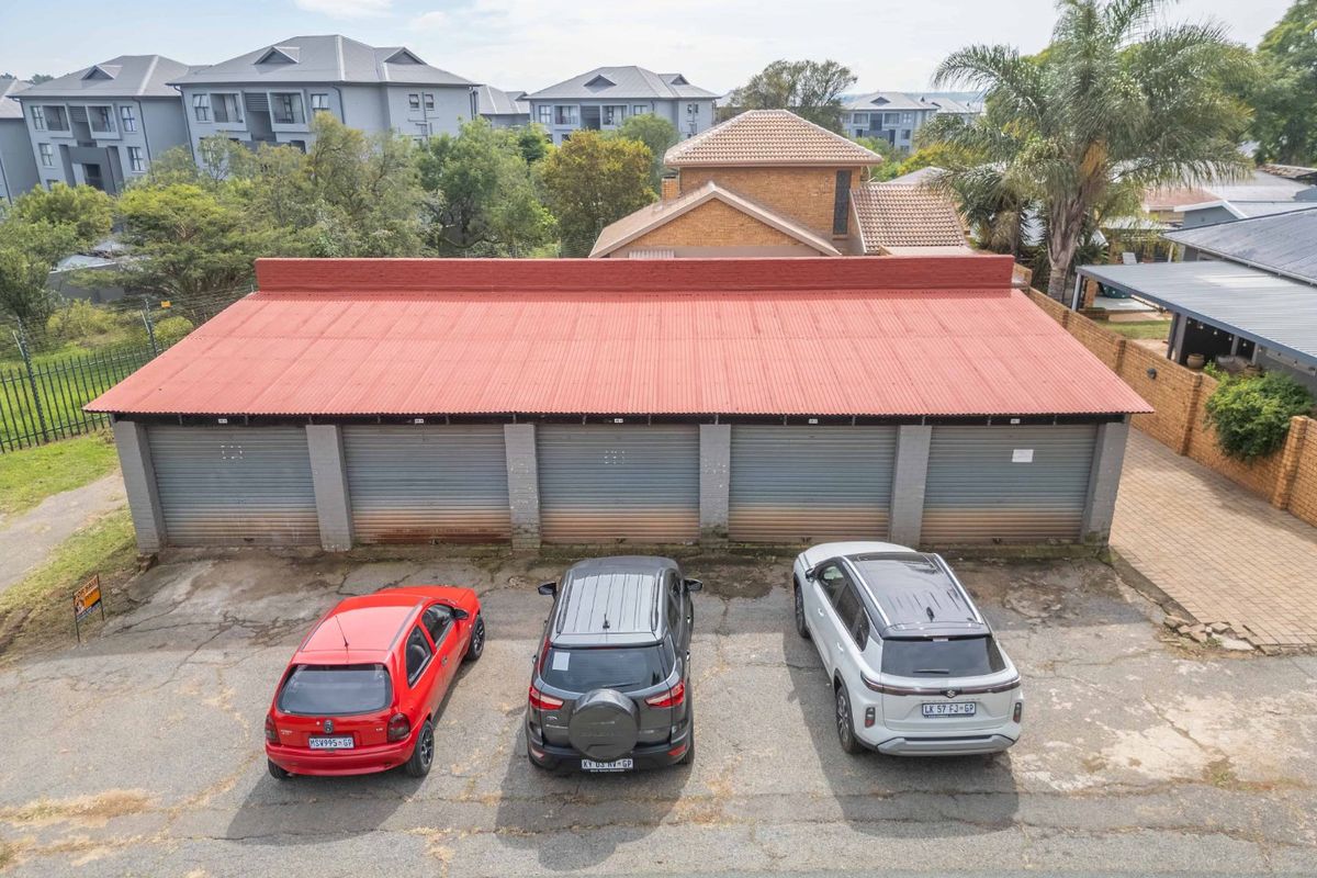 Investment Opportunity - Storage Units in Lakeside Village - Conversion potential into a house! - Photo 3