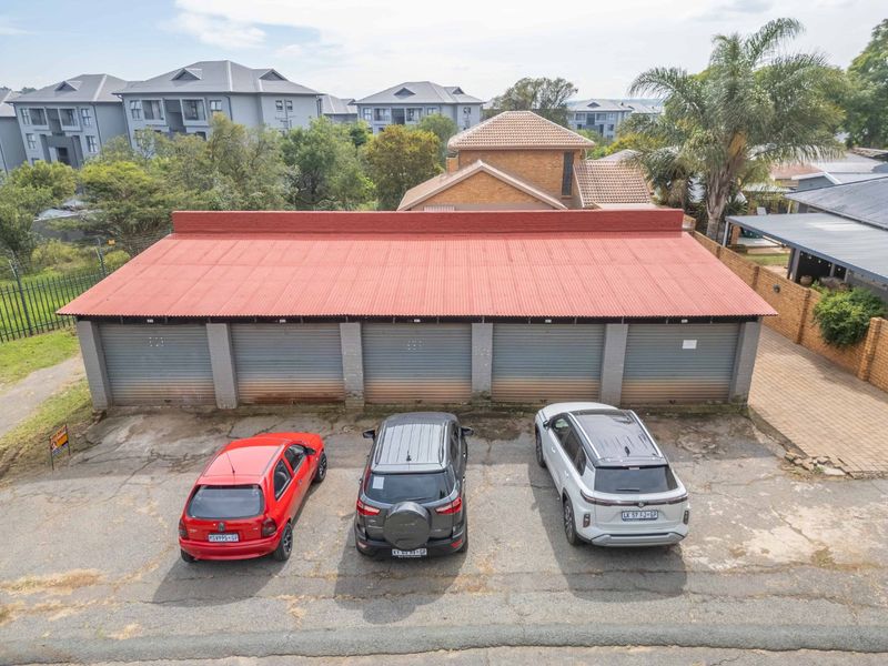 Investment Opportunity - Storage Units in Lakeside Village - Conversion potential into a house! - Photo 3