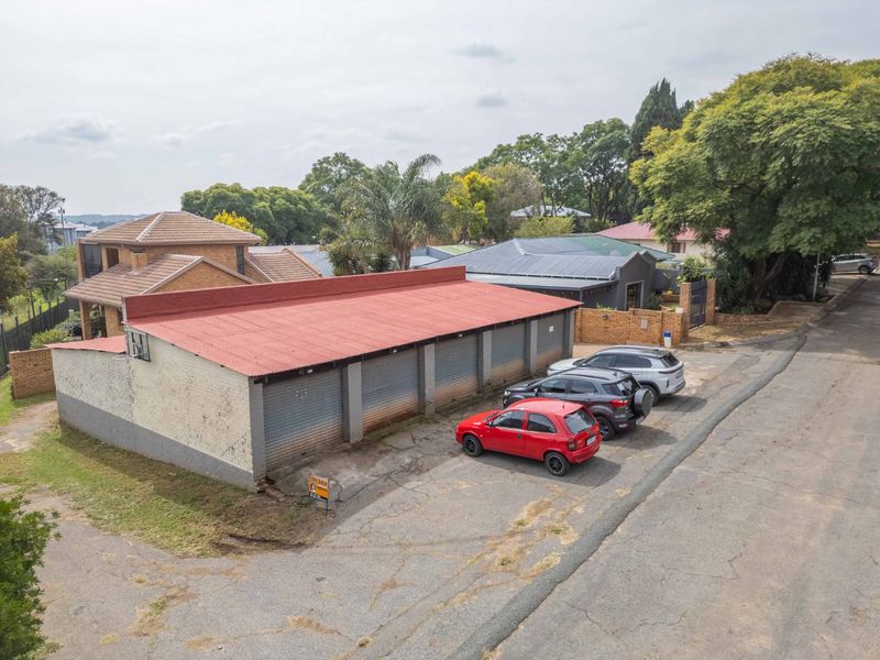 Investment Opportunity - Storage Units in Lakeside Village - Conversion potential into a house! - Photo 2