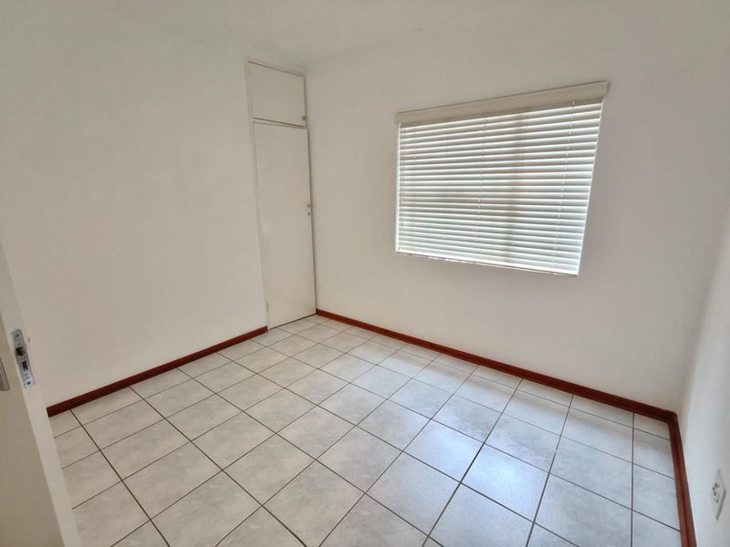 Tranquil Living at Cormorant Bay – House is a Stone’s Throw from the Vaal Dam - Photo 10