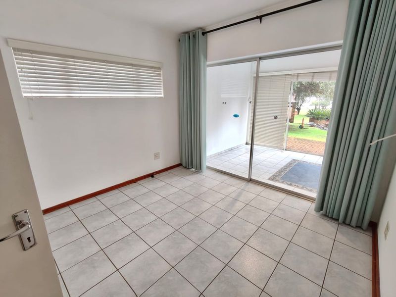 Tranquil Living at Cormorant Bay – House is a Stone’s Throw from the Vaal Dam - Photo 8