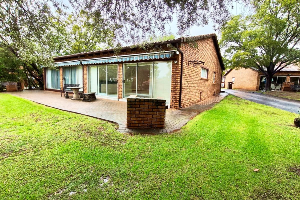 Tranquil Living at Cormorant Bay – House is a Stone’s Throw from the Vaal Dam - Photo 4