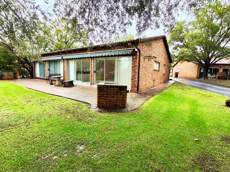 Tranquil Living at Cormorant Bay – House is a Stone’s Throw from the Vaal Dam - Photo 4
