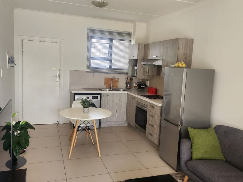 LIVE LIKE ROYALTY AT THE WEST END // SECURE AND SPACIOUS - Photo 5