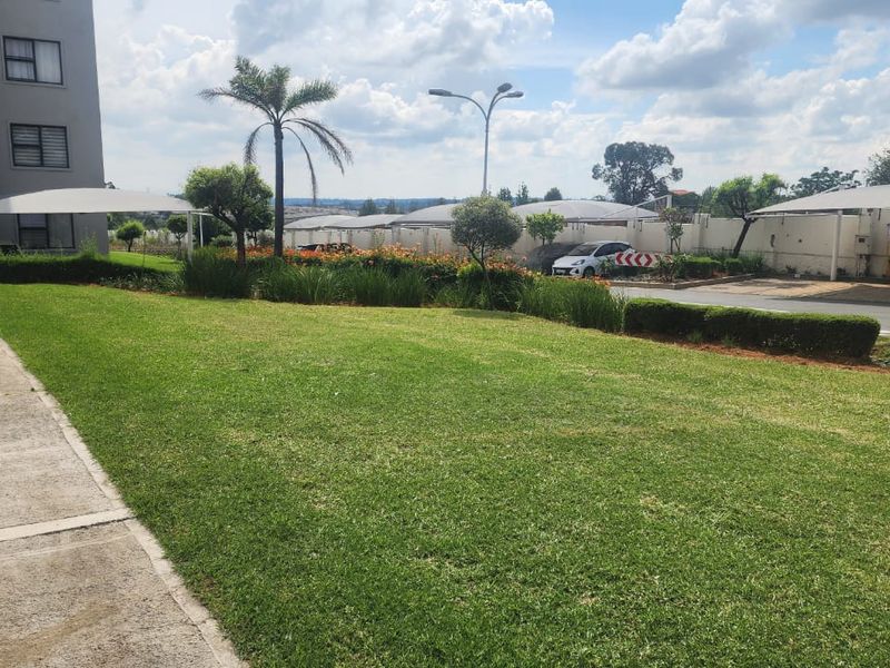 LIVE LIKE ROYALTY AT THE WEST END // SECURE AND SPACIOUS - Photo 2