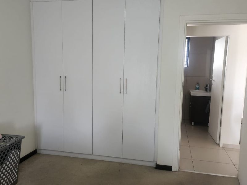 LIVE LIKE ROYALTY AT THE WEST END // SECURE AND SPACIOUS - Photo 10