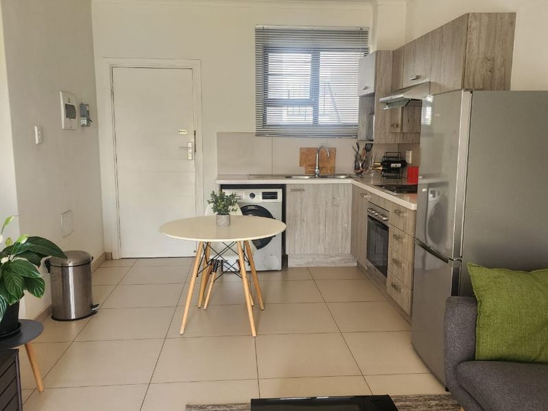 LIVE LIKE ROYALTY AT THE WEST END // SECURE AND SPACIOUS - Photo 8