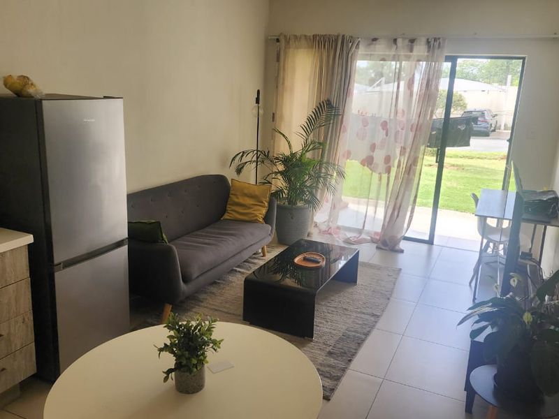 LIVE LIKE ROYALTY AT THE WEST END // SECURE AND SPACIOUS - Photo 7