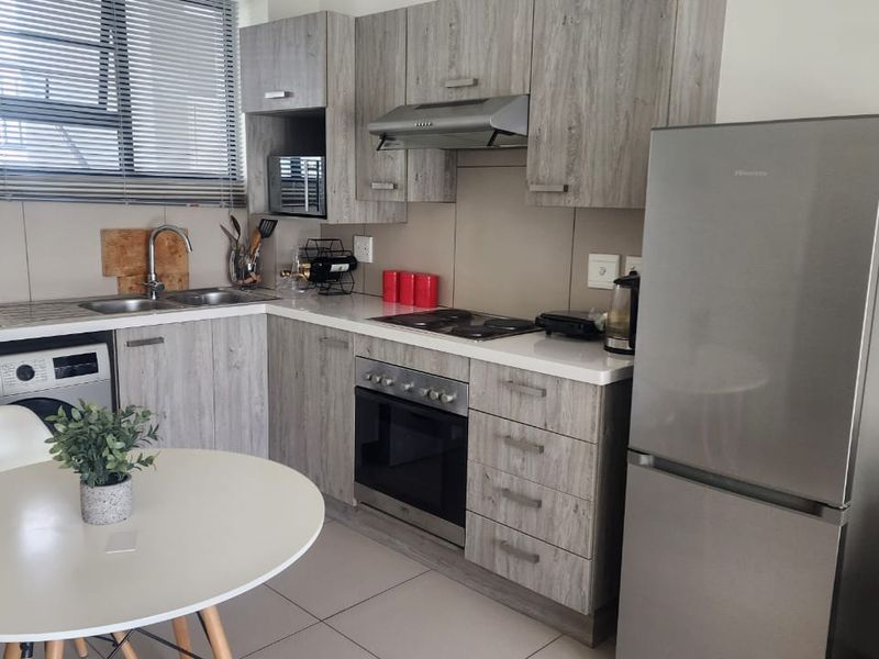 LIVE LIKE ROYALTY AT THE WEST END // SECURE AND SPACIOUS - Photo 6