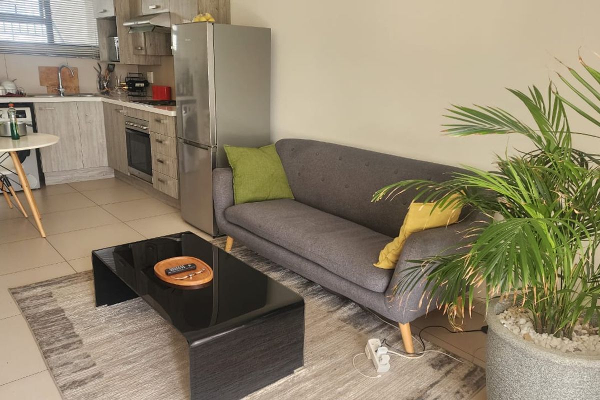 LIVE LIKE ROYALTY AT THE WEST END // SECURE AND SPACIOUS - Photo 4