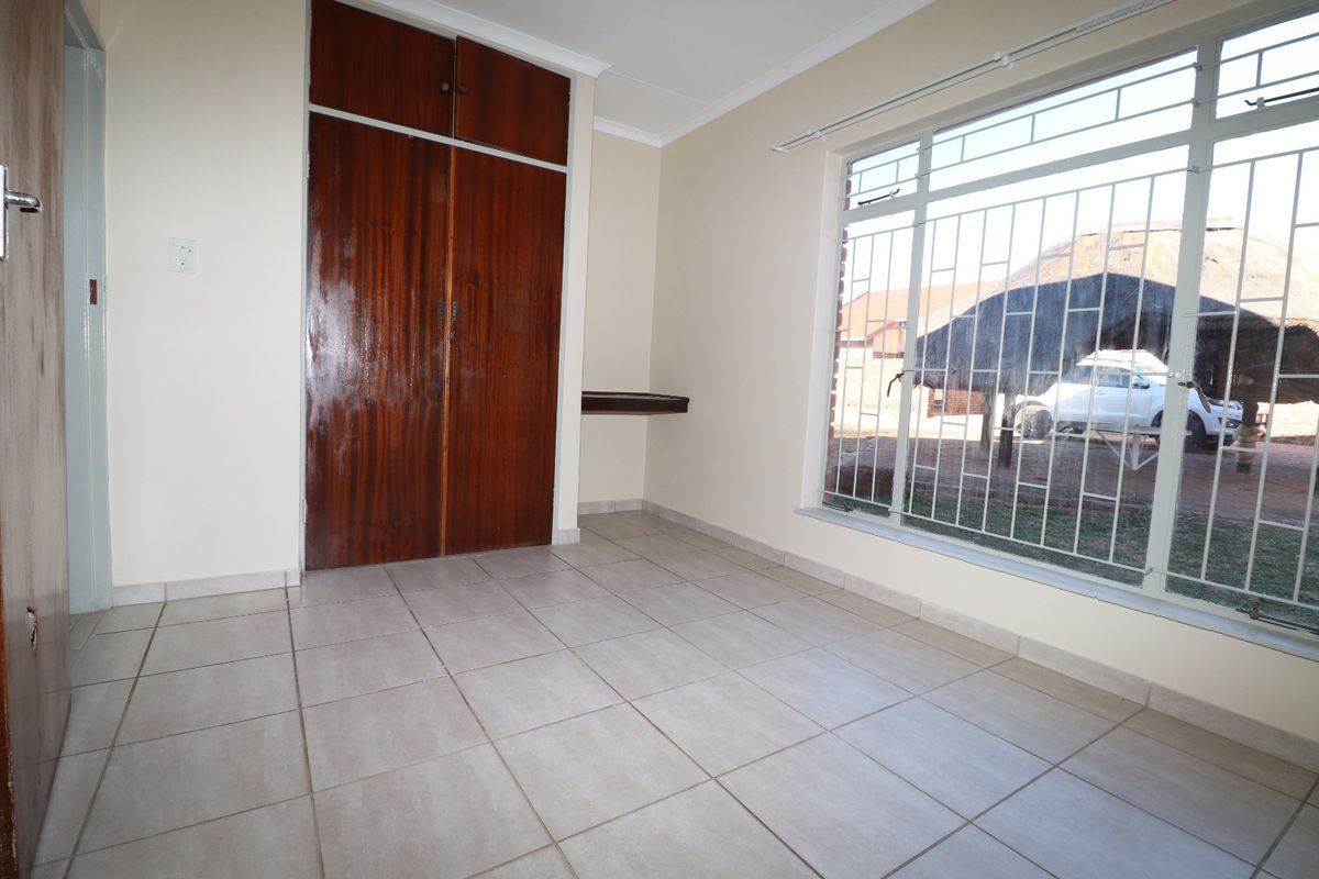 3 BEDROOM TOWNHOUSE IN COMPLEX TO RENT - WATER PREPAID WITH PREPAID ELECTRICITY - Photo 5