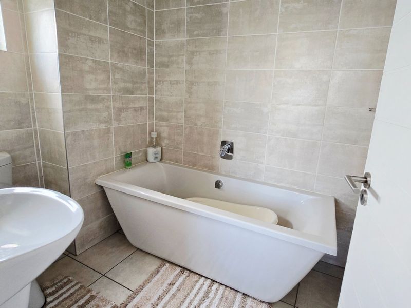 2 Bedroom 2 Bathroom Apartment For Rent in Green Park Lifestyle Estate - Photo 10