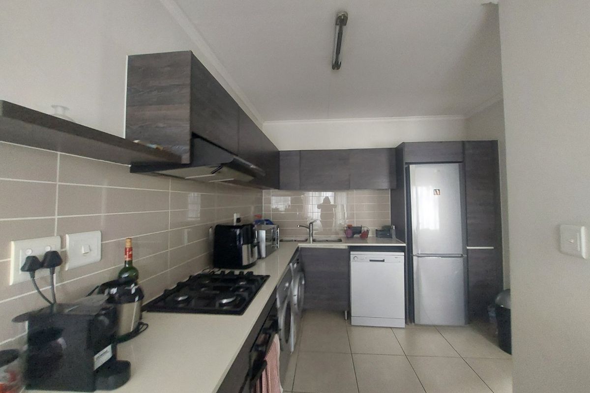 Investment Apartment 1 Bed, 1 Bath in Olivedale - Photo 3