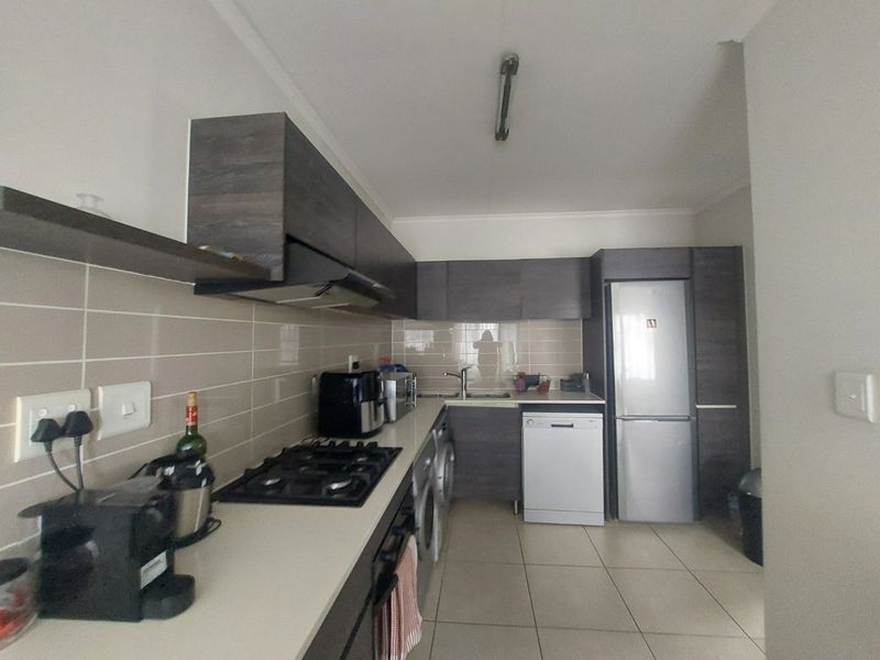 Investment Apartment 1 Bed, 1 Bath in Olivedale - Photo 3